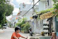 Nhà lô góc mặt tiền đường nhựa 10m có vỉa hè 2 bên