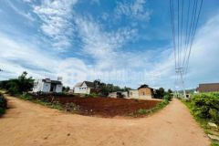 Lô góc 2 mặt tiền dân đông buôn bán tốt xã tu tra