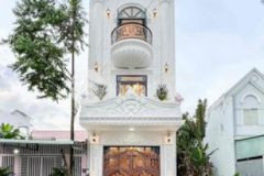 Nhà 2 lầu 1 sân thượng nội thất cổ điển đẹp