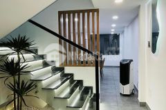 Bán nhà ngã tư sở 50m x 5 tầng, trước nhà có sân rộng, cách 10m ra đường oto tránh