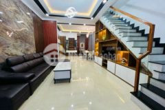 Nhà đẹp 1 mê thôn 6 cư êbua cách vòng xoay 500m