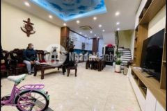 Cực đẹp cầu giấy 10m mặt phố tặng nt 700 triệu