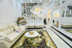 Chỉ hơn 5 tỷ có ngay nhà kim mã ba mặt ngõ rộng dt 52m2 bagac đỗ cửa