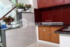 Nhà 1 hẻm nhựa 3 tầng kiên cố ngang 4m vuông rất đẹp giá chỉ bằng 80 khu vực. dt lớn