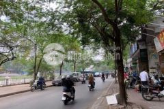 Mặt phố lô góc vũ tông phan hai vỉ hè rộng