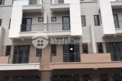 Bán 1 căn nhà đối diện 9 tòa chung