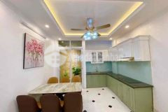 Cầu giấy thang máy 6 tầng gần phố lô góc ngõ to