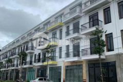 Nhà thô 1 trệt 3 lầu trục chính d1 kế ngã tư d10 k