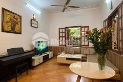 Bán nhà phố đội cấn, dt 53m2, 3 thoáng, 10m ra ô tô tránh, giá 5.3 tỷ.