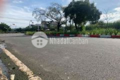 Hàng ngộp ngân hàng cần ra gấp giá rẻ