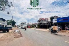 Đất 2mtiền ngay kdc tách đc 2lô gần chợ bình giã