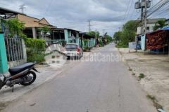 Đất mặt tiền cách tính lô trắng 300 m đường nhựa