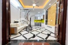 2 6 tỷ có nhà 5 tầng 35m cự khối long biên