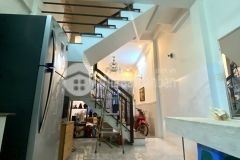 Bán nhà cmt8, quận 10, 42m2, 3 tầng 3pn giá 5 tỷ 8 còn tl.