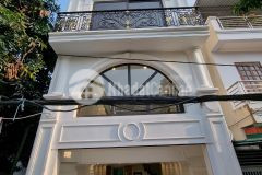 Bán nhà 5,5t 55m2 quận long biên, thang máy,lô góc, ôtô thông, sát chợ