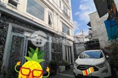 Nhà 1lê quang định 7 chỗ đỗ cửa 5tầng btct nhà đẹp,ở ngay giá 5.x tỷ