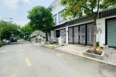 Chủ ngộp bán nhà 1 trệt 1 lầu đường nhựa 10m