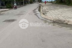 Bán lô góc 2mt đối diện trung tâm thương mại