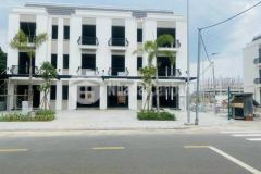 Nhà 1 trệt 2 lầu mới xây trung tâm hành chính tp