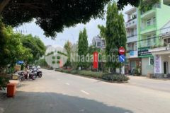 Nhà trệt 2 lầu sân thượng gần the goldband city q2