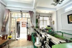 Diện tích hơn 50m2 giá 5 5 tỷ sát đh ngoại thương