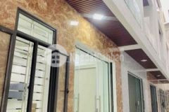 Bán nhà đẹp 3 tầng giá tốt sát phố tt thành phố