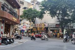 Hiếm bán nhà kinh doanh mặt phố tuệ tĩnh, vỉa hè rộng, dòng tiền 2000 usdtháng, 30m2.
