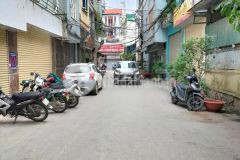 Bán gấp nhà đẹp trung tâm cầu giấy 30m oto đỗ trước nhà 5m dân xây 40m2 chỉ 4,29tỷ.