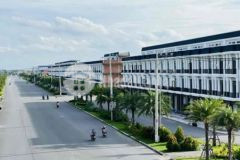 Nhà phố xây sẵn sát chợ hưng long bình chánh