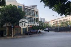 Bán nhà góc 3 mặt tiền 81mx3t đường 21m giang biên