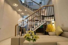 Nhà kiệt rộng thẳng trần cao vân