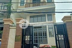 Bán chdv 1trệt 3lầu. ngay chợ thủ đức, dt 140m2 ngang 6,35m giá 13 tỷ