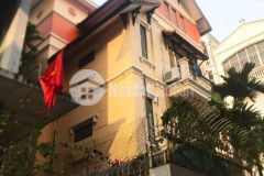 Cho thuê biệt thự sân vườn phố hoa lư 300m xdung 120m x 4 tầng, mt 13m, có thang máy. 65trtháng