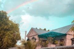 Cân ban gâp biêt thư co sân vươn tai châu thanh