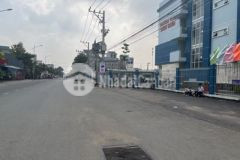 Nhà trệ lầu đường xe tải ngay trường các cấp chợ