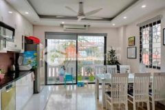 Nhà cầu giấylô góc10m ra phốmặt ngõ kinh doanh