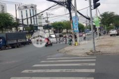 Bán mt trường chinh dt 4 x 25m trệt 2 lầu