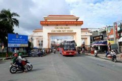 Nền đối diện chợ nhà lồng cái tắc giá tốt