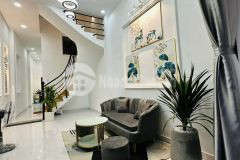 Bán nhà gần ngã tư phú nhuận 42m2 nhà trệt 2 lầu gíá chỉ 5 tỷ 850 triệu