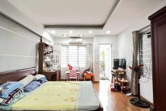 Bán nhà trần khát chân 40m2, 4 tầng. ngõ thông oto kinh doanh 5.7 tỷ