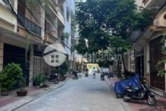 Bán đất llq tặng nhà 5t lô góc nở hậu gần bãi xe