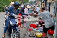 Nhà mặt tiền 2 tầng đang cho thuê tháng 12 triệu