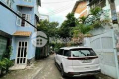 Nhà hẻm oto diện tích 5x8 1m xây 4 tấm q bt