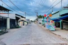 Bán mặt tiền buôn bán trảng bom đường liên xã