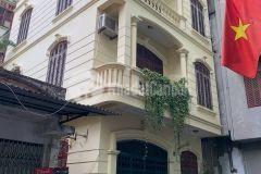 Cho thuê nhà riêng phố lý nam đế, dt 60m x 4 tầng, mt 6m, nhà chia 4 phòng ngủ, ô tô đỗ cửa, 25 tr