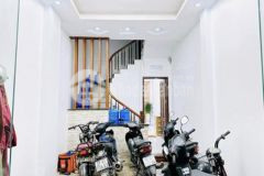 Bán nhà cách mặt phố nguyễn trãi 20m 10p kk 6 tầng