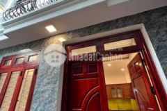 Bán gấp nhà 5 tâng ô tô đỗ cổng một nhà ra phố