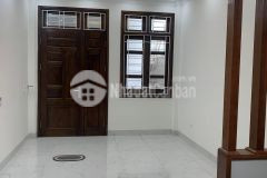 Bán nhà long biên,ô tô đỗ cửa,20m ô tô tránh đỗ ngày đêm,gần trường học các cấp,chợ dân sinh,ngõ nôn