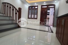 Bán nhà xây mới long biên 37m2 x 4,5 tầng,giá 2,55 tỷ bao phí,có thương lượng