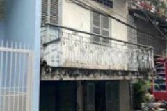 Bán gấp nhà nát tặng giấy phép xây dựng
